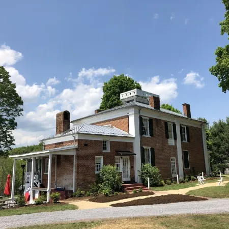 Historic Lexington Retreat - 5Br on Acres- Perfect for Families, Friends & Pets
