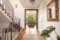 Highgate - Luxury 4-Bedroom Spacious House with Indoor Pool 크루치 힐 주변 호텔