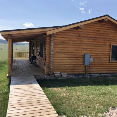 Kara Creek Ranch - Log Cabin Hotel dekat Devils Tower National Monument