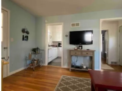 #2 Cozy 1-bdrm suite downtown with parking