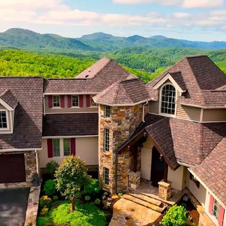 8000sf Luxurious Estate with Majestic Mountain Views Black Mountain / Asheville