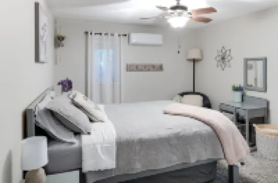 Secluded Cabin; Mountain Chalet w/ Hot Tub on 5 acre lot