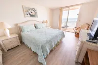 2 Bedroom, 2 Bath on The Beach. Quiet Beach Without The Crowds. Hotels near Howard E. Futch Memorial Park at Paradise Beach