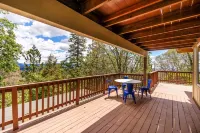 Mountain Retreat- Mid Century Style. Stunning Views. Hot Tub.  On-Site Massage