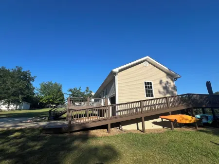 Neely Henry Lake bungalow with 3 bedrooms and 2 baths Отели в г. Сент-Клэр