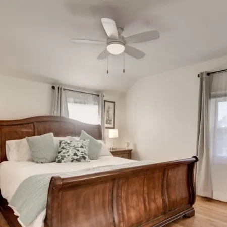 Charming Home Minutes from Downtown Rockville Отели рядом с достопримечательностью «Роквилл Таун сквер»