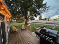 Stay Now on the GOTL Strip! Across from Eddie's Grill, Steps from Multiple Bars