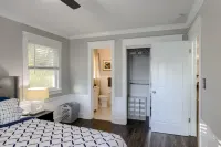 Spacious home with King bed - mins to Stadiums