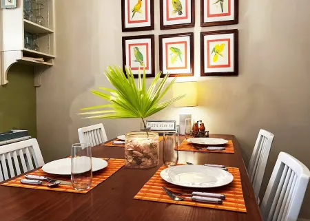 Discounted! Highly Recommended Historic District Getaway-Walk Everywhere! Отели рядом с достопримечательностью «Spanish Moss Trail Train Depot»