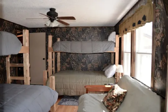 Snowmobilers Welcome - Cozy Getaway-Relax & Unwind-Deer Feeding-Riverfront View