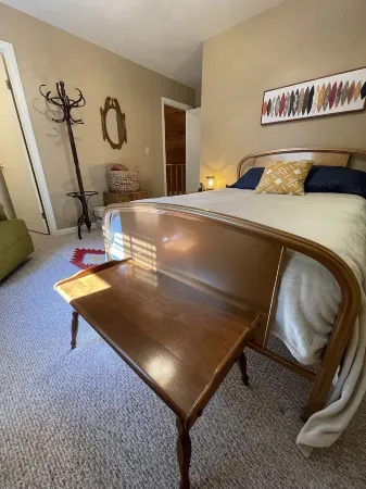 Perfect Summer Getaway to Explore or Relax:  Spacious/Pet-Friendly/3Br Cabin!