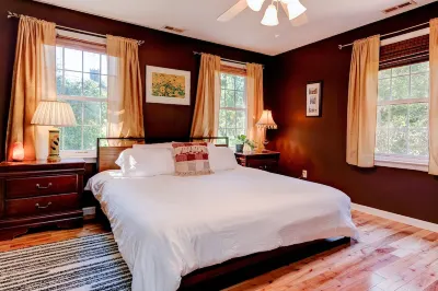 Lovely Home near the river and 5 mins to downtown AVL.