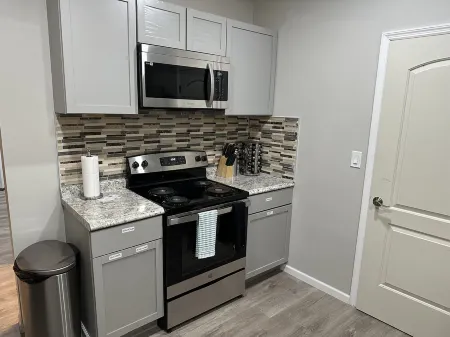 Forget your worries in this spacious and serene space. Отели в г. Гамильтон