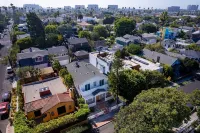 Prime Venice!! Brand New Private Home Near it All!