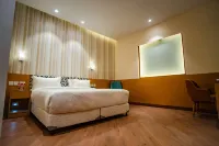 Ramada Encore by Wyndham Lucknow Airport 쉬밤스 스와다야이 도서관 주변 호텔