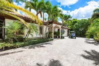 Waterfront Luxurious Oasis - 5BR/5BA Villa on the Intracoastal