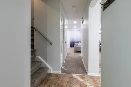 Charming 4-bedroom Townhouse  25 min from Denver