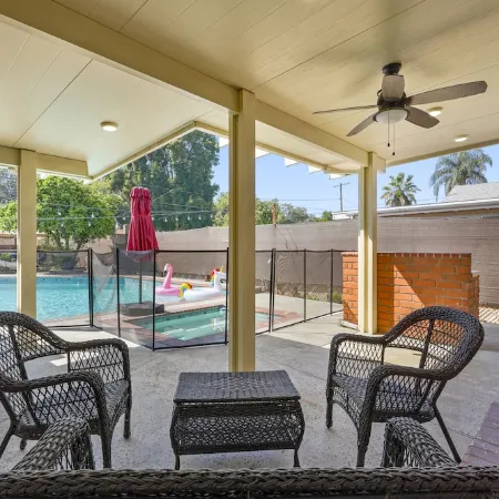Pool - Game Room - FirePit - Free Parking - Sleeps 12 - Riverside Summer Getaway