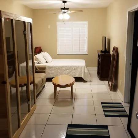 ⭐  Beautiful Private Backyard Resort Heated Pool/Spa Downtown & Beaches