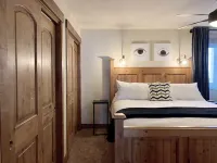 Designer Condo #2: Epic Views, Hot Tub, 75 55" TVs, Sonos, Free Town/Ski Bus