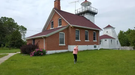 Perfect Getaway for All Occasions.  1200sq ft. Sleeps 8. Country Atmosphere