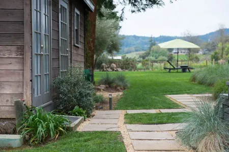 TandaTula, Wine Country Sanctuary with Pool, Hot Tub, Bocce, Fire Pits and More!
