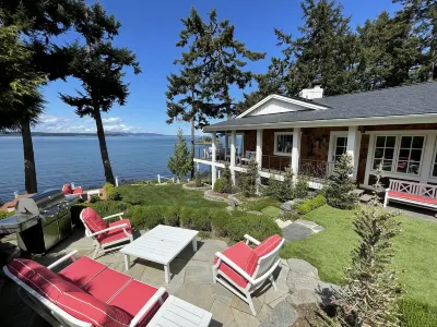 Magnificent up-close WATERFRONT "SunBright Le Reve"   Premier westside Orcas  호텔