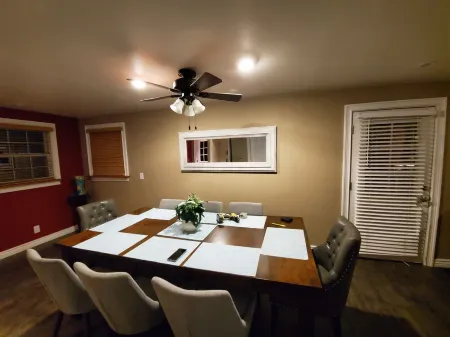 Farm House by River with trailer/RV parking(Pet Friendly including horses) Отели рядом с достопримечательностью «Парк штата Барр Лейк»