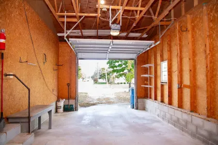 Tranquil 3-bedroom house with WiFi in charming Standish Отели в г. Стандиш