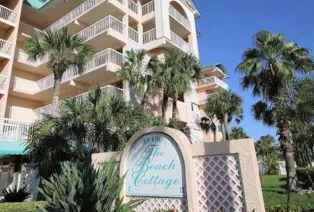 The Seascape Premier Beachfront Cottage: Gulf View, Pool, Hot Tub, BBQ, WiFi Отели рядом с достопримечательностью «Тики Гарденс - Индиан-Шорс Бич Аксесс»