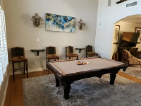 Great location, 6BR/4BA, heated pool/hot tub.