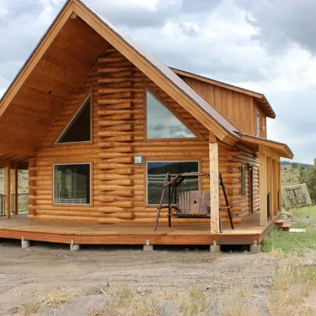 Beautiful, Serene Log Cabin Lodge