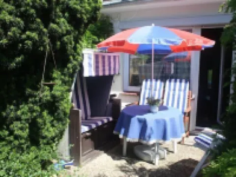 Middle row house near the beach, quiet location but in the middle of life Hotels in Tossens