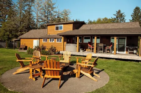 PEACEFUL BAYSIDE GETAWAY Отели рядом с достопримечательностью «Брадис Ойстерс»