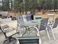 Magnificent Creater Road Retreat with 6 bedrooms and 3 bathroom on 1.2 acres. Hotels in Deschutes River Woods
