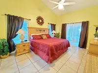 Very Clean & Spacious! Pool, Game Room, BBQ, 2 King Masters--Close to Disney!