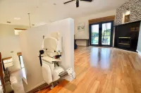 Luxury Riverfront Home Pool Dock 20 Min To beach 15 Min to Mets Stadium Pets OK