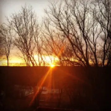 Quiet 2 bedroom 1 bath 3rd floor apartment close to everything