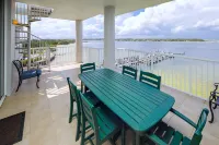 Penthouse-Lazy River-Private Hot Tub-Amazing Views-Free Beach Service Set-up