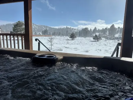 Log cabin - Hot Tub - Fire Pit Отели в г. Коконино