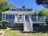 Waterfront Living w Stunning Views, Beautiful Decor, Kayaks, Private drive