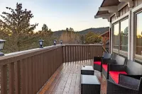Spectacular views-5- cars easily. pool table and brand new hot tub.