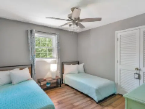 Bright & Cheery Bungalow - Mins to Downtwn Fort Mill Hotels in Fort Mill
