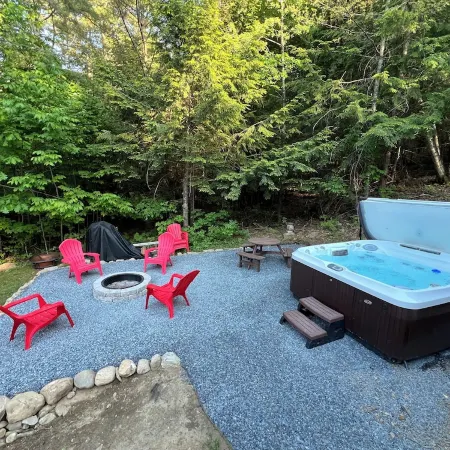 Modern Chalet w/ Serene Views and Jacuzzi Hot Tub- 15 Minutes to Okemo Mountain