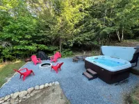 Modern Chalet w/ Serene Views and Jacuzzi Hot Tub- 15 Minutes to Okemo Mountain