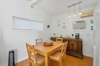 Villa La Verde -Remodeled 4BR Villa, Pool & Guesthouse in Los Angeles