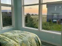 Sunsets, Ocean Views + Beach Path! Hotels in Grayland