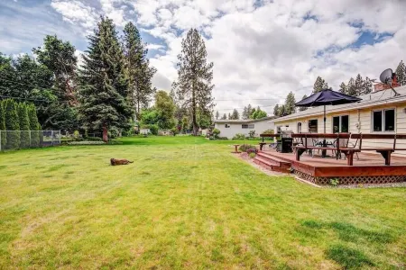 Huge Backyard-Spacious 4 Bedroom! Wet Room Bathroom! Pets! Arcade! Green Clean