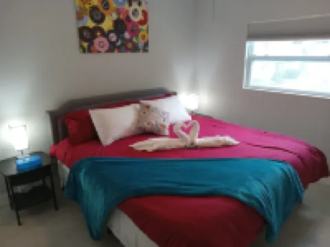 2nd floor 2bdrm/1.5 bath 1 mi from Marina and downtown. Just 2 miles from beach!