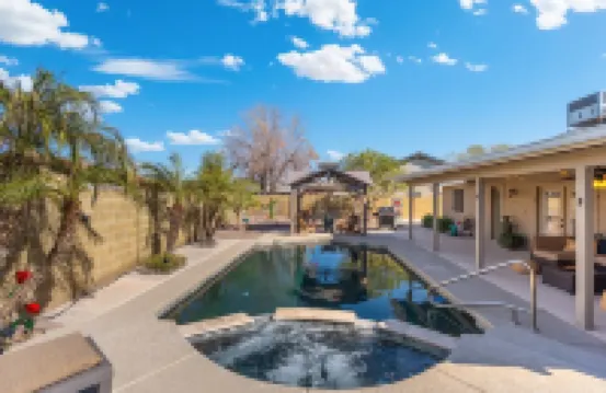Great Location! Walk to State Farm Stadium! Heated Pool & Spa!